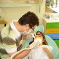 çocuk diş doktorumuz ve küçük hasatmız diş tedavisi sırasında